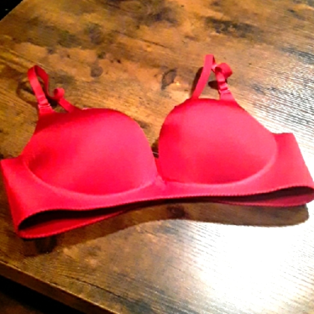 NWOT 34C Sophie B Red Molded Push  up Wirefree Gorgeous Bra